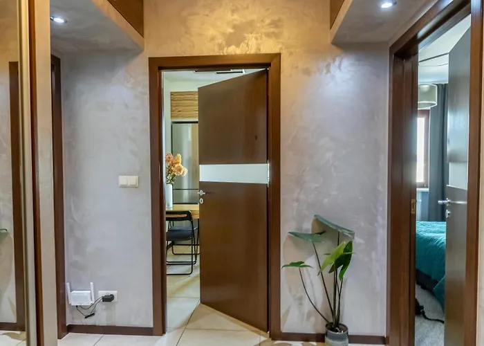 Apart Metro-galeria Młociny Hotel *